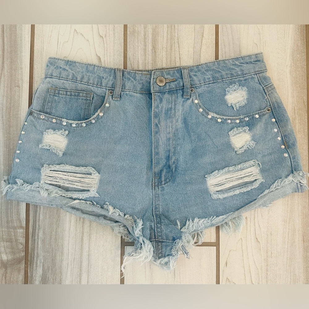 Forever 21, Distressed Jean shorts, 26